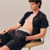 Baumwollshorts mit Krokodil-Print und Streifen Baumwollshorts mit Krokodil-Print und Streifen