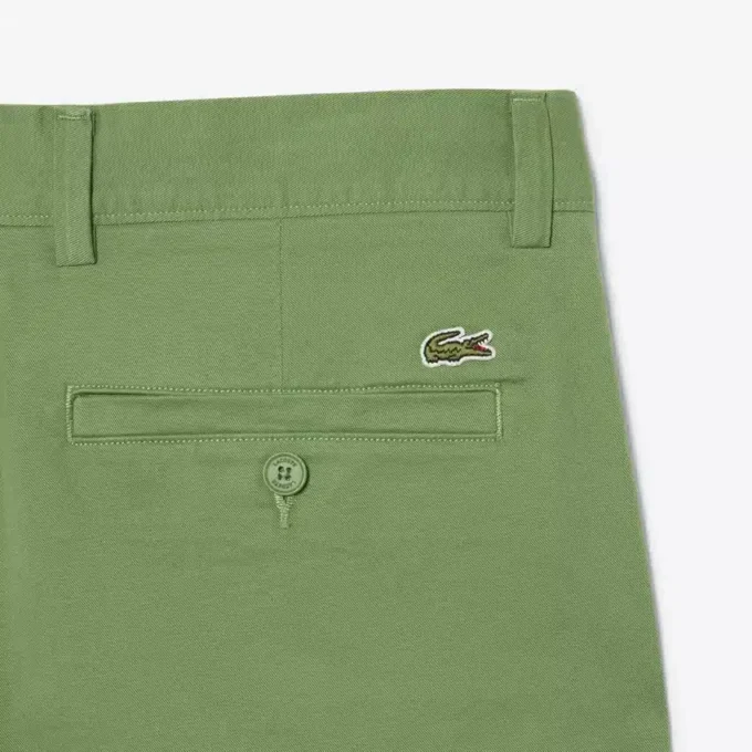 Chino-Shorts aus Stretch-Twill Chino-Shorts aus Stretch-Twill
