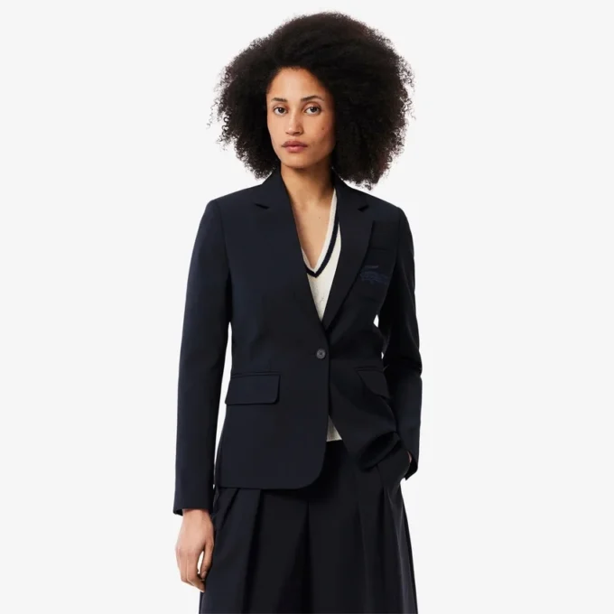 Damen-Blazer aus Wolle mit gesticktem Logo und schmaler Passform Damen-Blazer aus Wolle mit gesticktem Logo und schmaler Passform