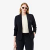 Damen-Blazer aus Wolle mit gesticktem Logo und schmaler Passform Damen-Blazer aus Wolle mit gesticktem Logo und schmaler Passform