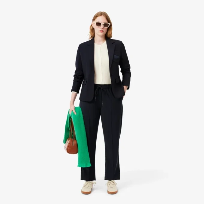 Damen-Blazer aus Wolle mit gesticktem Logo und schmaler Passform Damen-Blazer aus Wolle mit gesticktem Logo und schmaler Passform