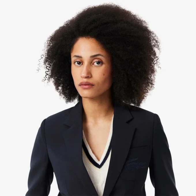 Damen-Blazer aus Wolle mit gesticktem Logo und schmaler Passform Damen-Blazer aus Wolle mit gesticktem Logo und schmaler Passform