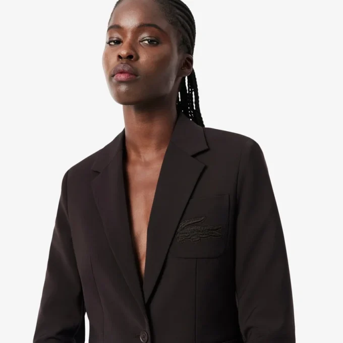 Damen-Blazer aus Wolle mit gesticktem Logo und schmaler Passform Damen-Blazer aus Wolle mit gesticktem Logo und schmaler Passform