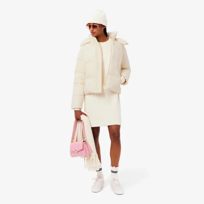 Damen-Daunenjacke mit Kapuze in lockerer Passform Damen-Daunenjacke mit Kapuze in lockerer Passform