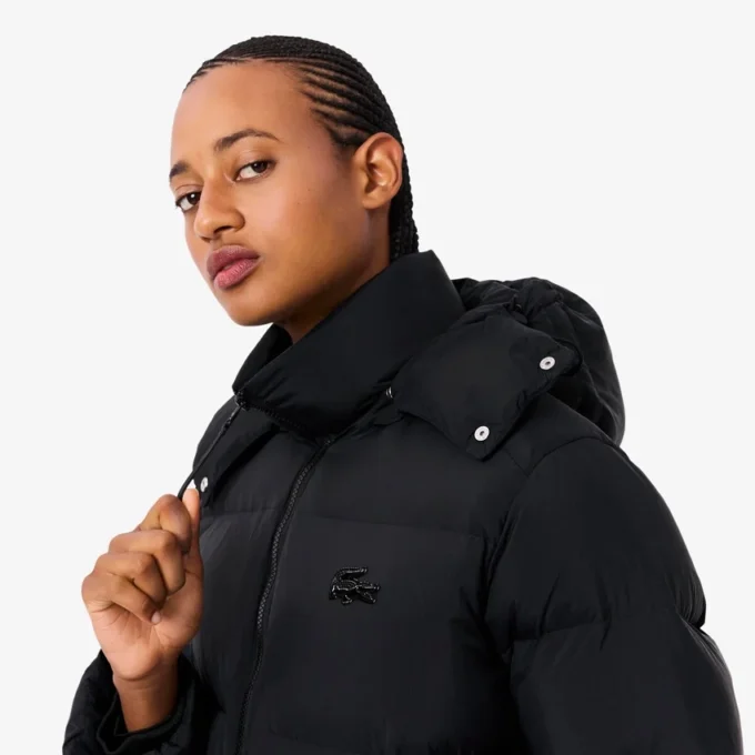 Damen-Daunenjacke mit Kapuze in Relaxed Fit Damen-Daunenjacke mit Kapuze in Relaxed Fit