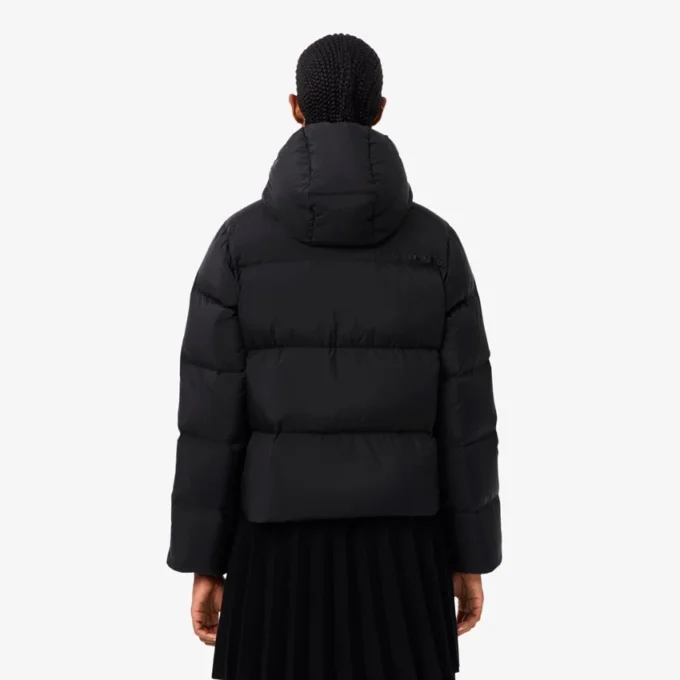Damen-Daunenjacke mit Kapuze in Relaxed Fit Damen-Daunenjacke mit Kapuze in Relaxed Fit