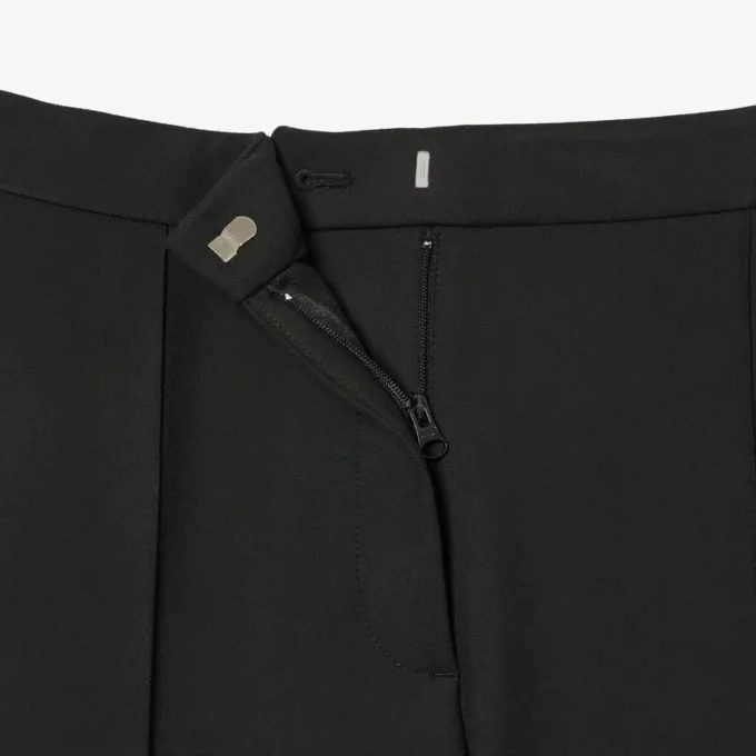 Damen-Hose mit hoher Taille und ausgestelltem Schnitt Damen-Hose mit hoher Taille und ausgestelltem Schnitt