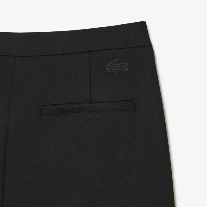Damen-Hose mit hoher Taille und ausgestelltem Schnitt Damen-Hose mit hoher Taille und ausgestelltem Schnitt