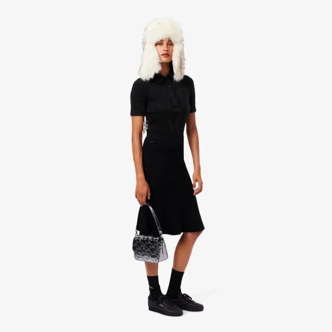 Damen-Poloshirt mit schmaler Passform aus flauschigem Rippstrick Damen-Poloshirt mit schmaler Passform aus flauschigem Rippstrick