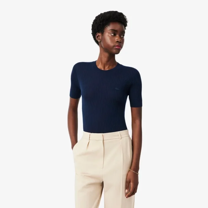 Damen-Pullover aus Merinowolle mit geripptem Strick und kurzen Ärmeln Damen-Pullover aus Merinowolle mit geripptem Strick und kurzen Ärmeln