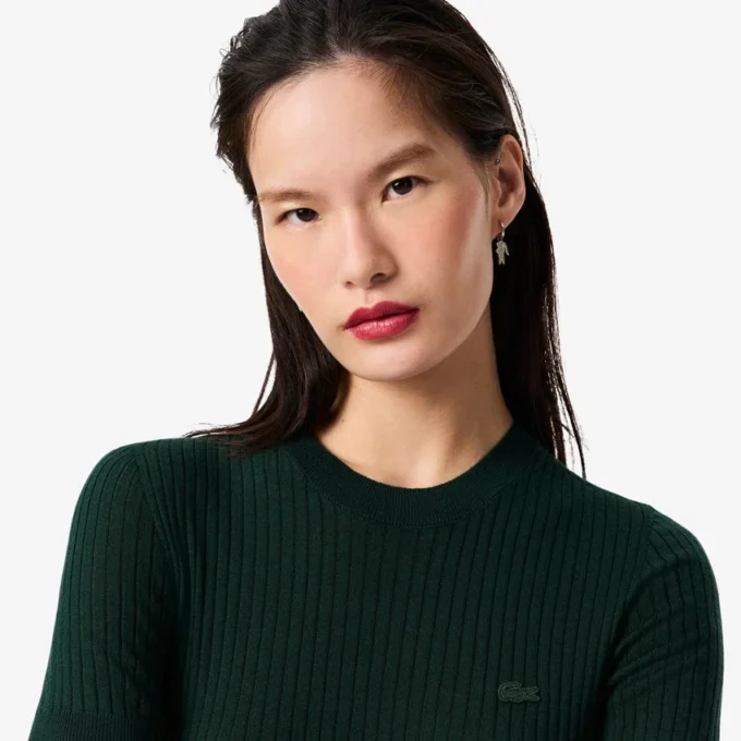 Damen-Pullover aus Merinowolle mit geripptem Strick und kurzen Ärmeln Damen-Pullover aus Merinowolle mit geripptem Strick und kurzen Ärmeln