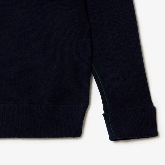 Damen-Pullover aus Wolle mit hohem Kragen und lockerer Passform Damen-Pullover aus Wolle mit hohem Kragen und lockerer Passform