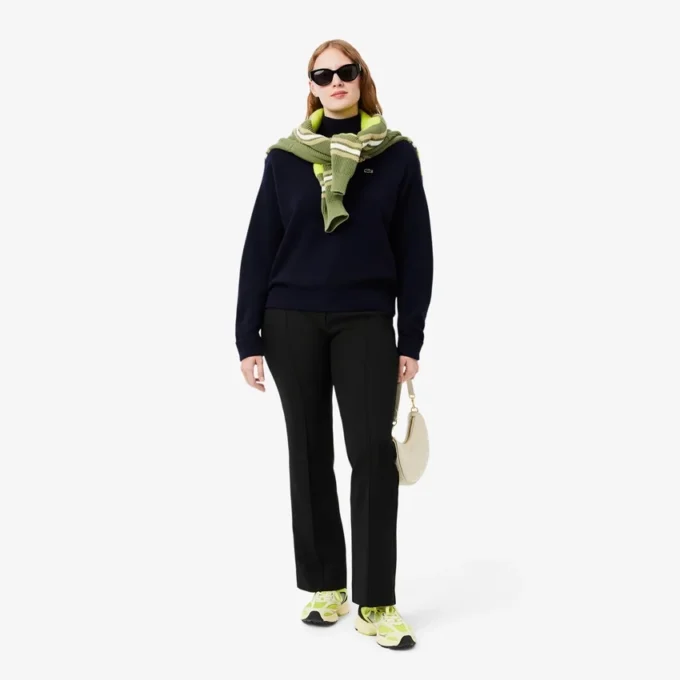 Damen-Pullover aus Wolle mit hohem Kragen und lockerer Passform Damen-Pullover aus Wolle mit hohem Kragen und lockerer Passform