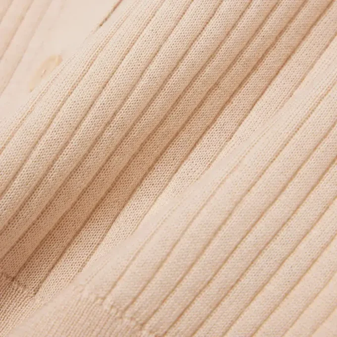 Damen-Strickjacke aus Merinowolle mit Rippstrick Damen-Strickjacke aus Merinowolle mit Rippstrick