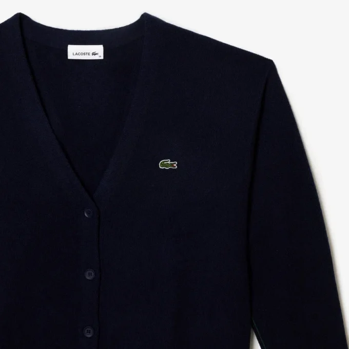 Damen-Strickjacke aus Wolle mit V-Ausschnitt und lockerer Passform Damen-Strickjacke aus Wolle mit V-Ausschnitt und lockerer Passform