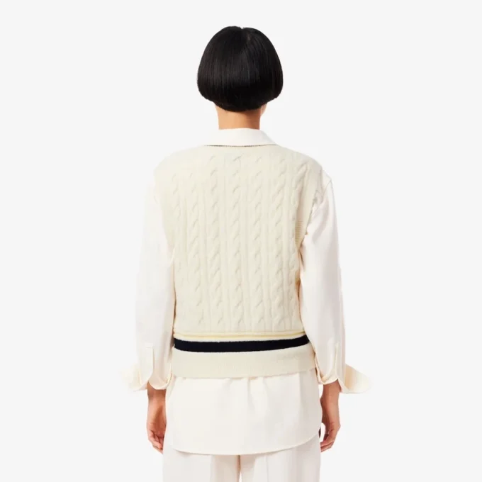 Damen-Strickweste aus Wolle mit Zopfmuster Damen-Strickweste aus Wolle mit Zopfmuster