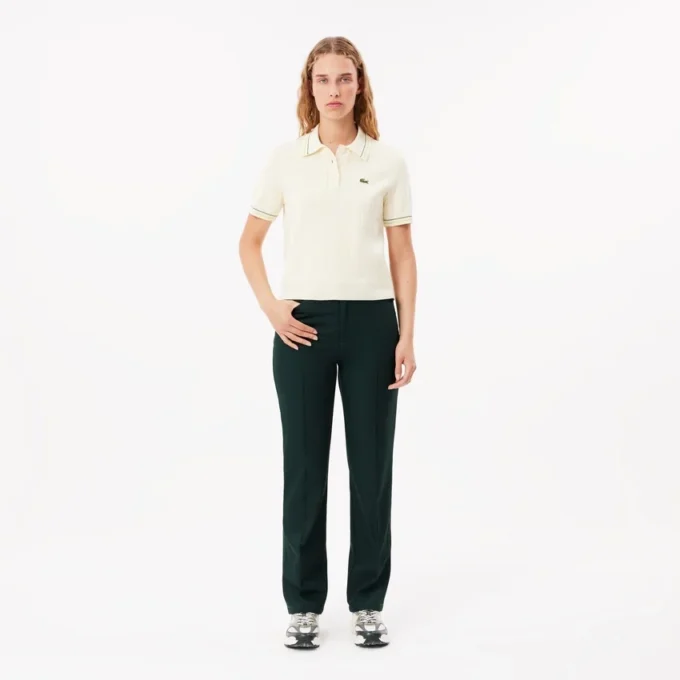 Damenhose mit geradem Schnitt und Ziernähten Damenhose mit geradem Schnitt und Ziernähten
