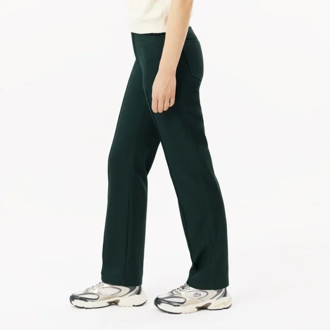 Damenhose mit geradem Schnitt und Ziernähten Damenhose mit geradem Schnitt und Ziernähten