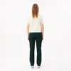 Damenhose mit geradem Schnitt und Ziernähten Damenhose mit geradem Schnitt und Ziernähten