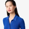 Damenkleid mit geripptem Strick und Poloshirt-Kragen Damenkleid mit geripptem Strick und Poloshirt-Kragen