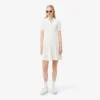 Damenkleid mit Plissee und Poloshirt-Kragen Damenkleid mit Plissee und Poloshirt-Kragen