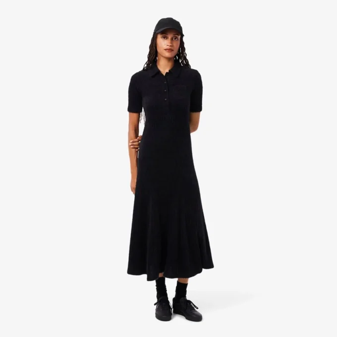 Damenkleid mit Polo-Kragen aus flauschigem Rippstrick Damenkleid mit Polo-Kragen aus flauschigem Rippstrick