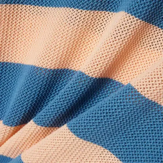 Gestreiftes Poloshirt aus Mesh-Strick