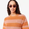 Gestreiftes T-Shirt-Kleid aus Mesh-Strick Gestreiftes T-Shirt-Kleid aus Mesh-Strick