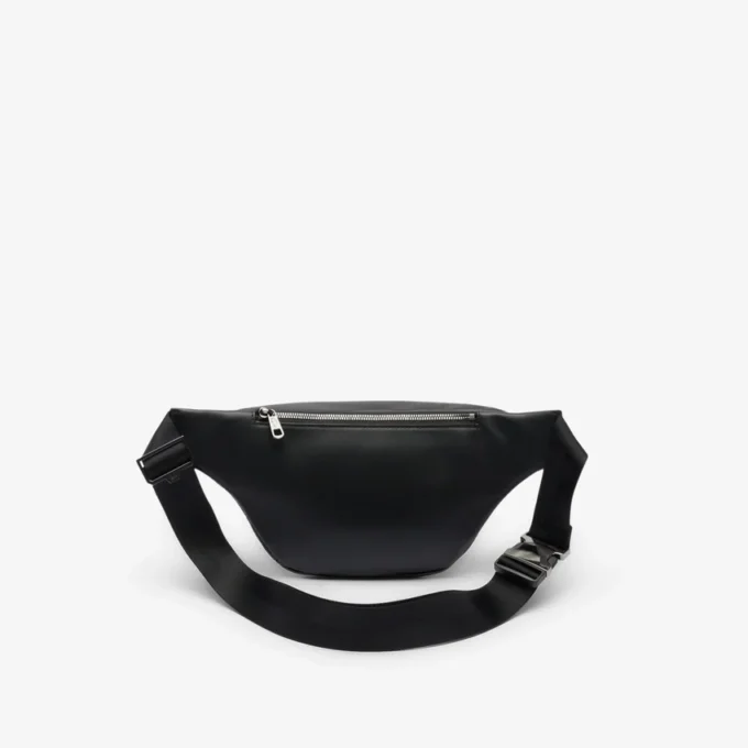 Gürteltasche aus geprägtem Leder mit Monogramm Gürteltasche aus geprägtem Leder mit Monogramm