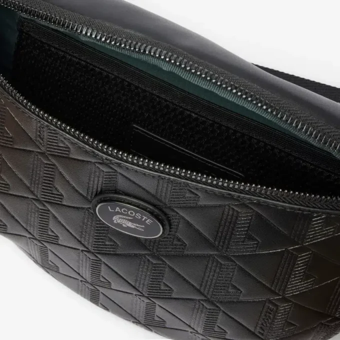 Gürteltasche aus geprägtem Leder mit Monogramm Gürteltasche aus geprägtem Leder mit Monogramm
