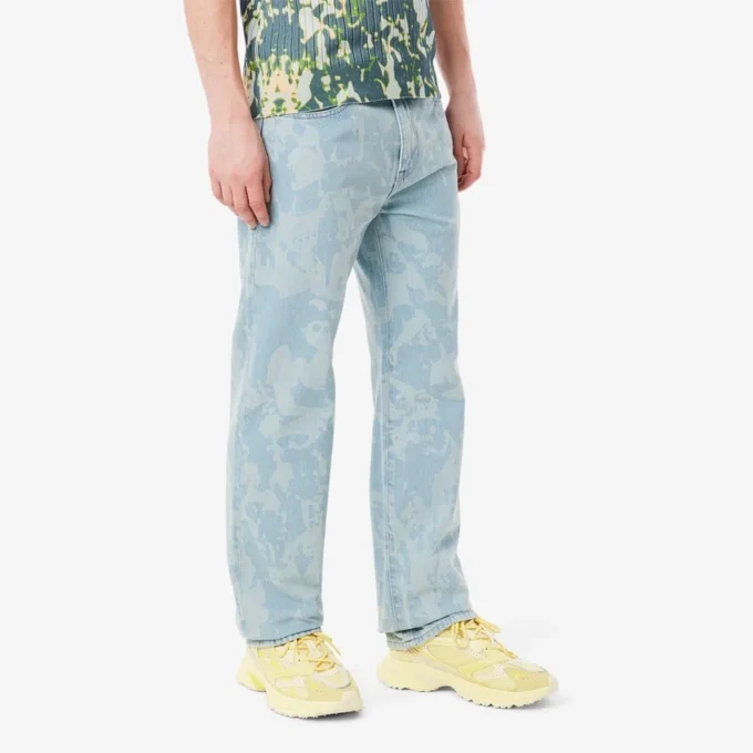 Herren-Jeans aus Denim mit geradem Schnitt und Print-Motiv Herren-Jeans aus Denim mit geradem Schnitt und Print-Motiv