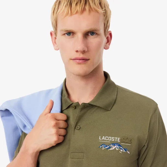 Herren-Poloshirt in klassischer Passform mit gesticktem Motiv Herren-Poloshirt in klassischer Passform mit gesticktem Motiv