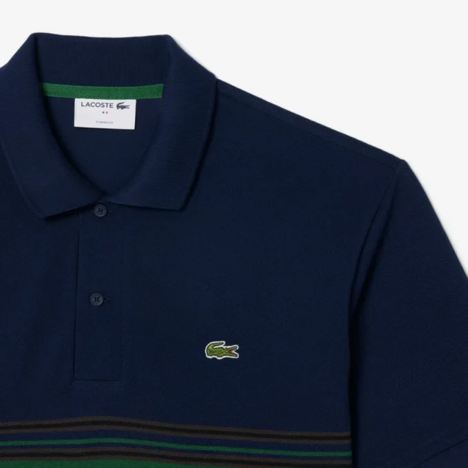 Herren-Poloshirt mit Streifen in klassischer Passform, hergestellt in Frankreich Herren-Poloshirt mit Streifen in klassischer Passform, hergestellt in Frankreich