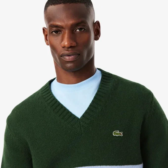 Herren-Strickpullover aus Wolle mit V-Ausschnitt Herren-Strickpullover aus Wolle mit V-Ausschnitt