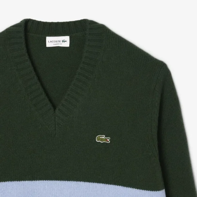 Herren-Strickpullover aus Wolle mit V-Ausschnitt Herren-Strickpullover aus Wolle mit V-Ausschnitt