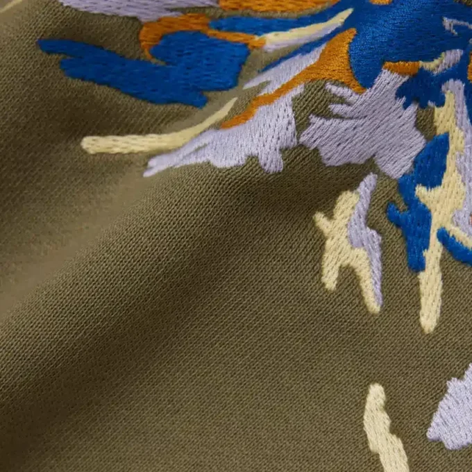 Herren-Sweatshirt aus Fleece mit gesticktem Motiv Herren-Sweatshirt aus Fleece mit gesticktem Motiv