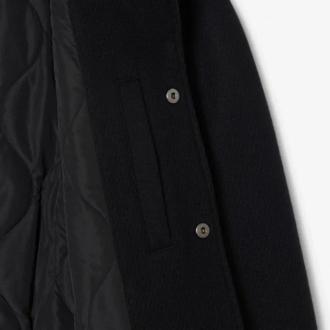 Herren-Varsity-Jacke aus Wolle mit Badge-Akzent Herren-Varsity-Jacke aus Wolle mit Badge-Akzent