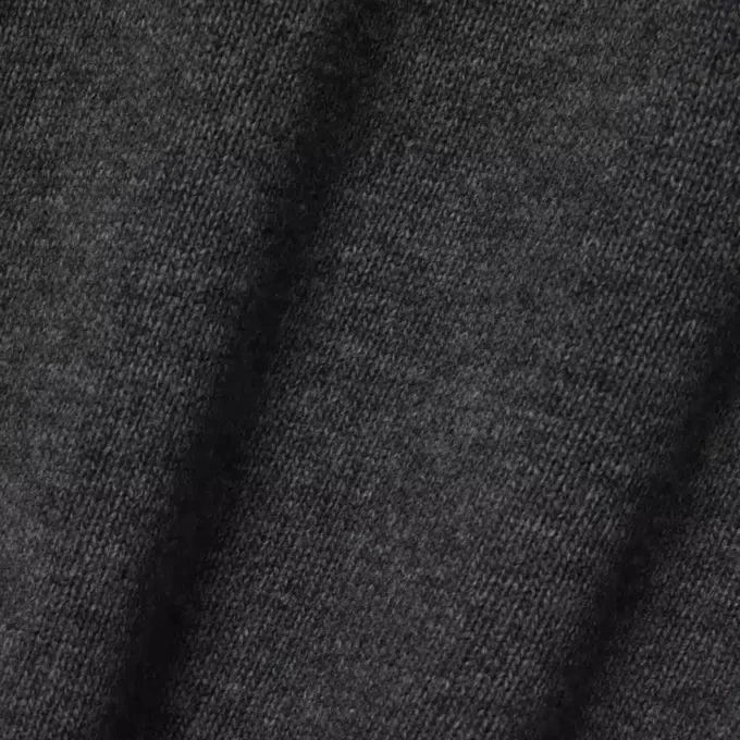 Herren-Wollpullover mit Reißverschluss und hohem Kragen Herren-Wollpullover mit Reißverschluss und hohem Kragen