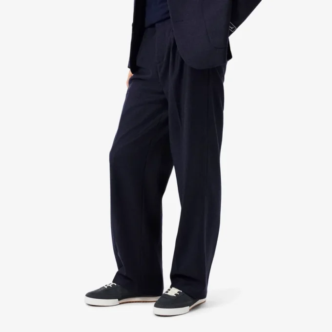 Herrenhose aus gefilzter Wolle mit gerader Passform Herrenhose aus gefilzter Wolle mit gerader Passform