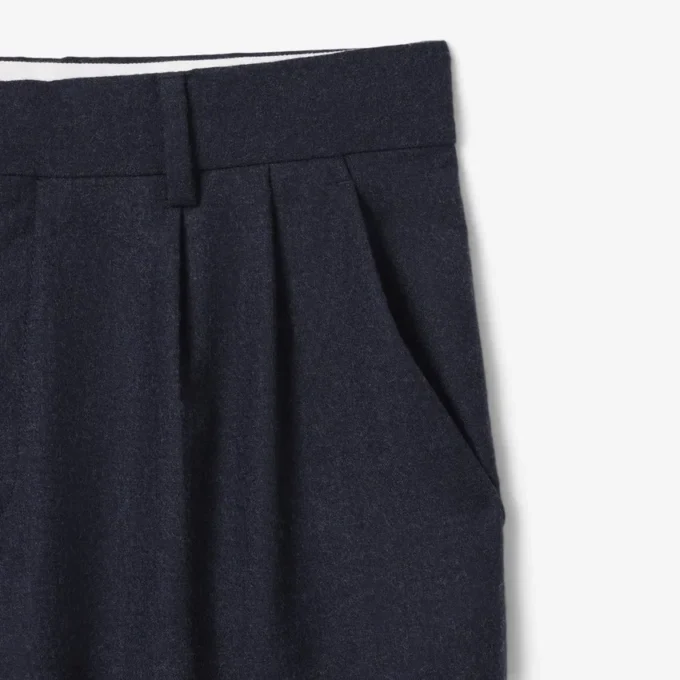 Herrenhose aus gefilzter Wolle mit gerader Passform Herrenhose aus gefilzter Wolle mit gerader Passform