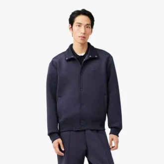 Jacke mit hohem Kragen und Stickerei Jacke mit hohem Kragen und Stickerei