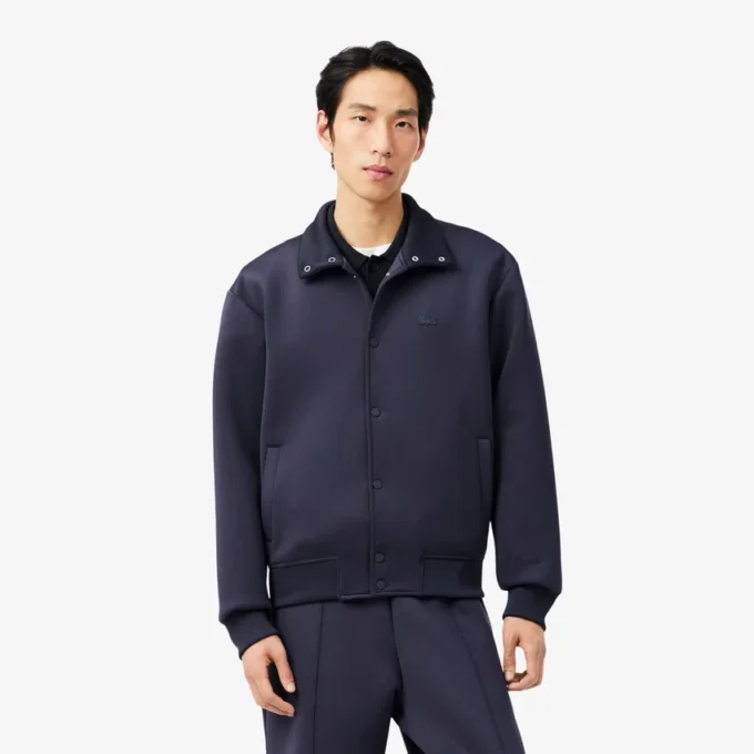 Jacke mit hohem Kragen und Stickerei Jacke mit hohem Kragen und Stickerei