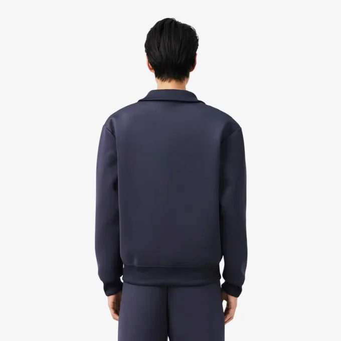 Jacke mit hohem Kragen und Stickerei Jacke mit hohem Kragen und Stickerei