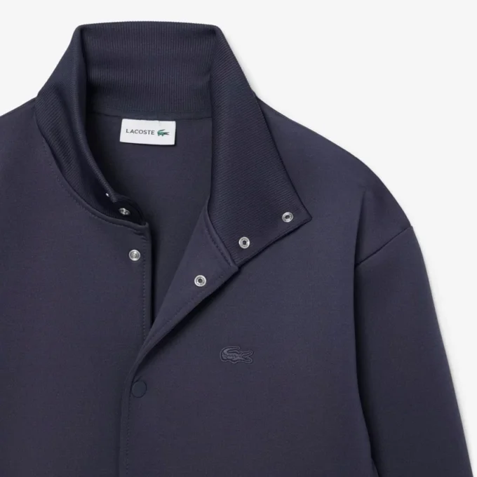 Jacke mit hohem Kragen und Stickerei Jacke mit hohem Kragen und Stickerei