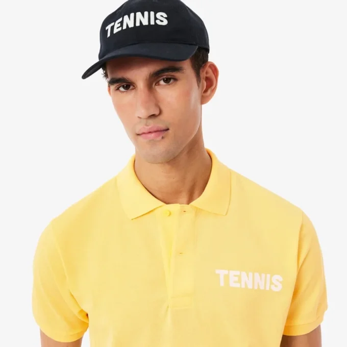 Klassisch geschnittenes Petit-Piqué-Poloshirt mit Aufdruck