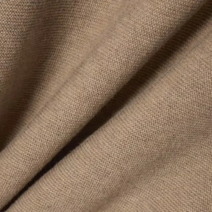 Klassisch geschnittenes Strick-Poloshirt Klassisch geschnittenes Strick-Poloshirt