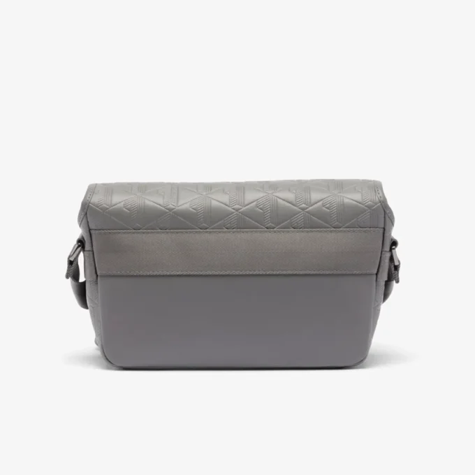 Kleine Leder-Umhängetasche mit Monogramm und Klappe Kleine Leder-Umhängetasche mit Monogramm und Klappe