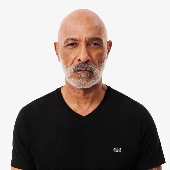 Leichtes Herren-T-Shirt aus Pima-Baumwolle mit V-Ausschnitt Leichtes Herren-T-Shirt aus Pima-Baumwolle mit V-Ausschnitt