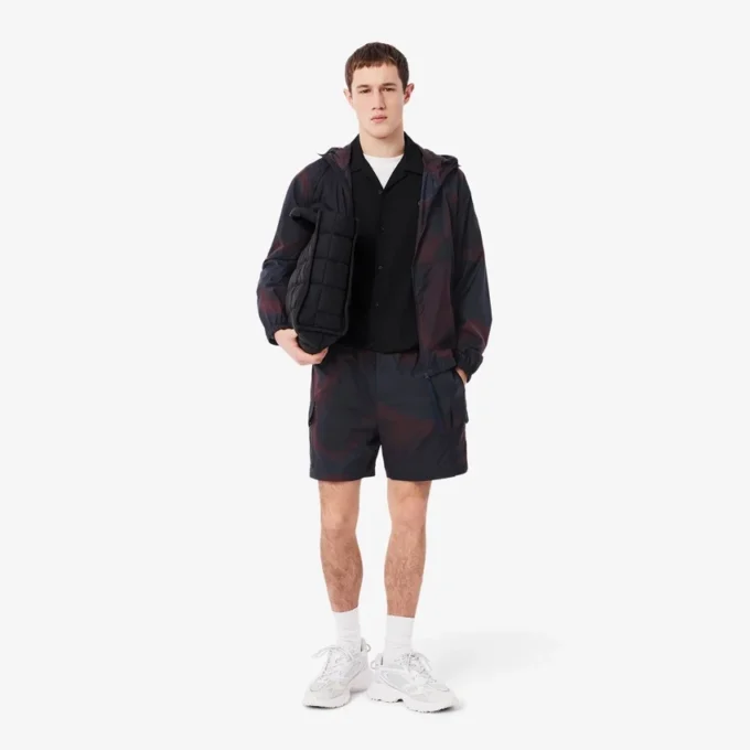 Nylon-Cargo-Shorts für Herren mit Ombra-Print Nylon-Cargo-Shorts für Herren mit Ombra-Print