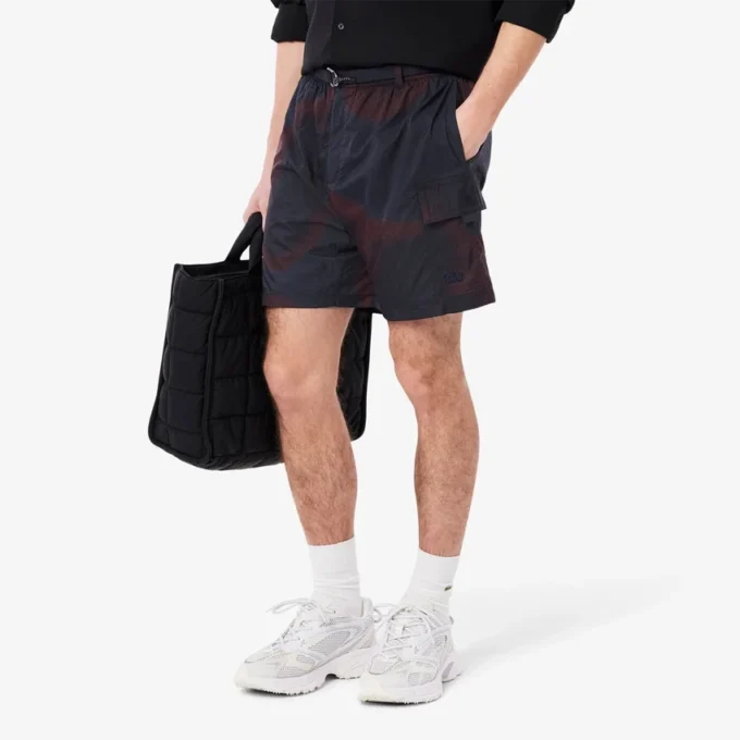 Nylon-Cargo-Shorts für Herren mit Ombra-Print Nylon-Cargo-Shorts für Herren mit Ombra-Print